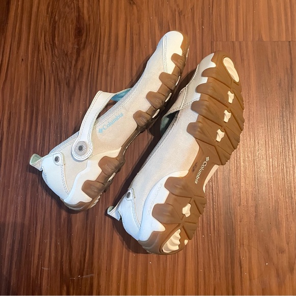 Columbia white sporty hiking Mary Janes ballet flats straps size 8 - Picture 4 of 5